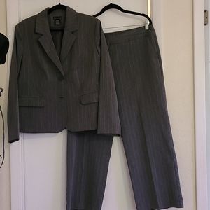 Ladies Suit Set